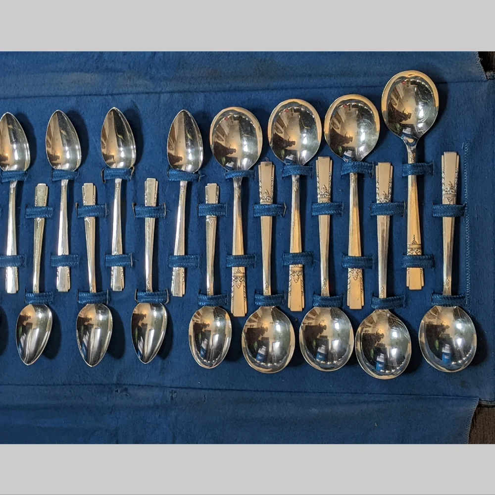 Antique WM A Rogers AA Grade Heavy Oneida Stainless Steel Flatware 34 Pi…